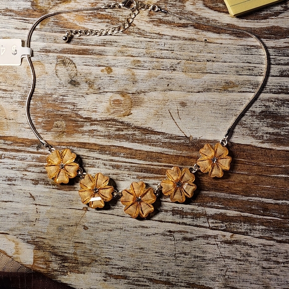 Orange / Peach Flower Statement Necklace (19inches) - Picture 2 of 8
